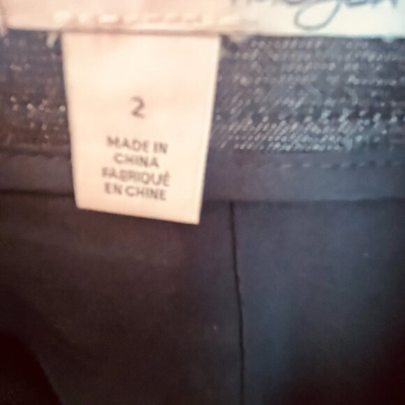 jeans skirt - Halogen ( brand) size 2 fully lined with front zipper - Picture 7 of 7